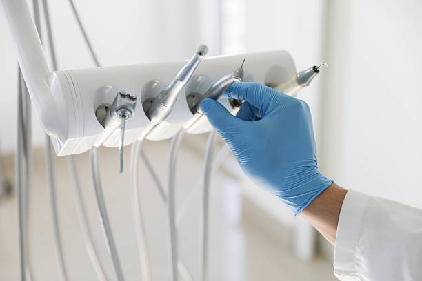 Professional Tooth Extraction technician working in Candlewick Lake, IL